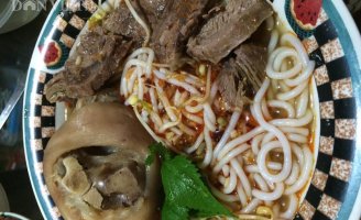 Tô bún bò Huế – món ăn ngon của người Việt tại Mỹ