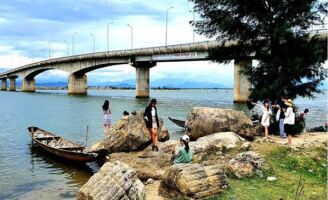 Cầu Tam Giang, điểm “check- in” quen mà lạ