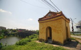 Hai tấm bia đá cổ đặc biệt bên sông Ngự Hà ở Huế